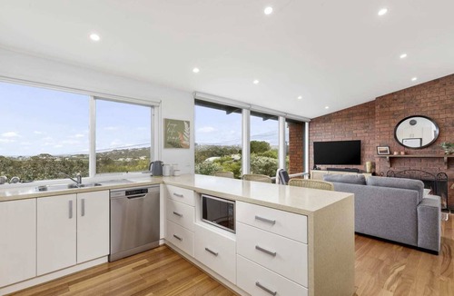 Anglesea House | Beachside Walkaway Su