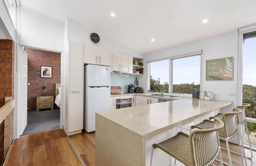 Anglesea House | Beachside Walkaway Su