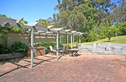 Lorne House | Beachview - So Close To Town