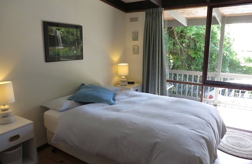 Lorne House | Beachview - So Close To Town