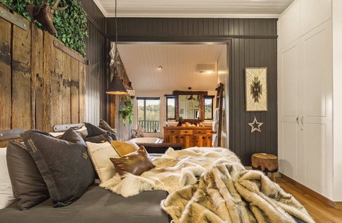 Montville House | Beam Creek Cottage in Montville
