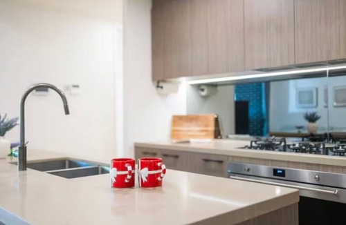 Darlinghurst Apartment | Beautiful 2-bedroom apartment with study in delightful Darlinghurst waterside