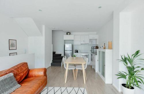 St. Kilda East Apartment | Beautiful 3BDR 2BA Townhouse in St Kilda East