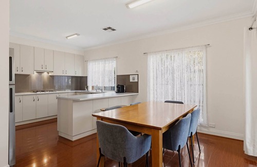 Seacombe Gardens House | Beautiful 4 Bedroom Home Near Marion & Flinders