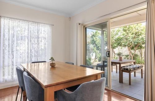 Seacombe Gardens House | Beautiful 4 Bedroom Home Near Marion & Flinders