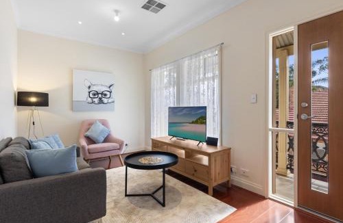 Seacombe Gardens House | Beautiful 4 Bedroom Home Near Marion & Flinders