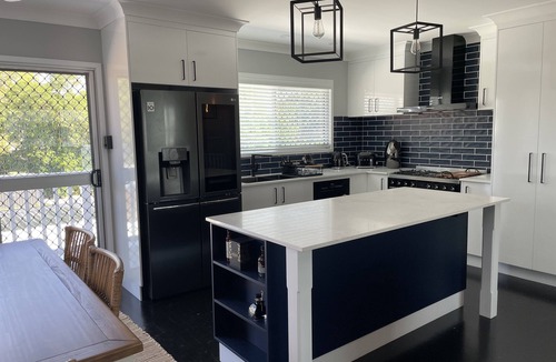 Bowen House | Beautiful Beach Property