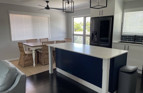 Bowen House | Beautiful Beach Property