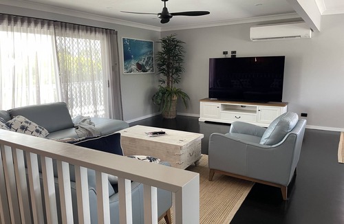Bowen House | Beautiful Beach Property