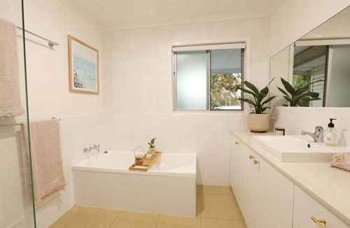Buderim House | Beautiful big home with a pool