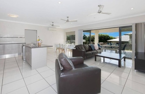 Douglas House | *Beautiful*Douglas* 5BRM ,Stylish Living*