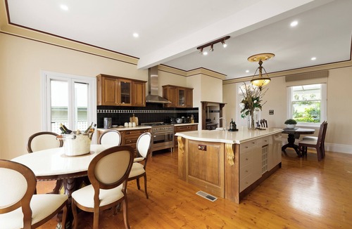 Bunyip House | Beautiful Federation Residence for 16 Guests (A perfect venue for weddings)