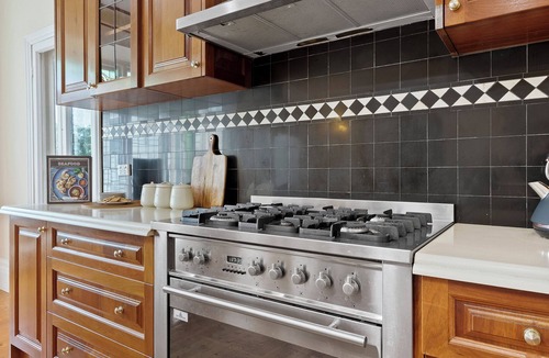 Bunyip House | Beautiful Federation Residence for 16 Guests (A perfect venue for weddings)