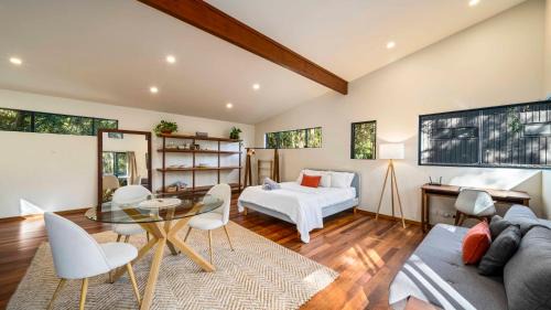 Ocean Shores Apartment | Beautiful high-set studio close to beach