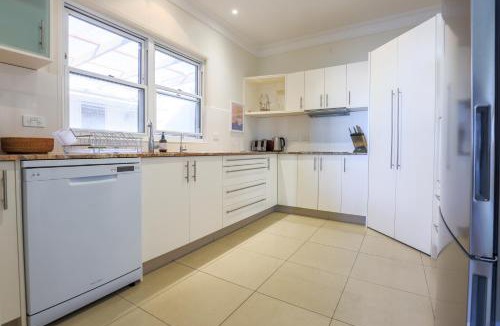 Eagle Heights Apartment | Beautiful Home with Breath-taking Views Mt Tamborine