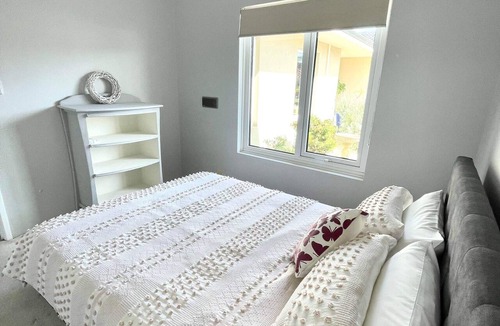 Ocean Reef Apartment | Beautiful Indian Ocean Unit.