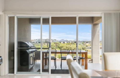 Nangkita House | Beautiful Island Blanche Pde Hindmarsh Island - BYO Linen - WiFi