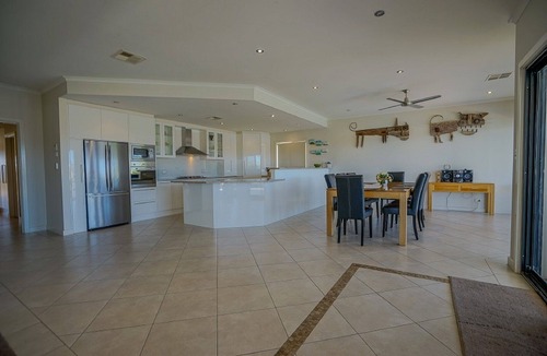 Wallaroo House | Beautiful marina property with own pontoon
