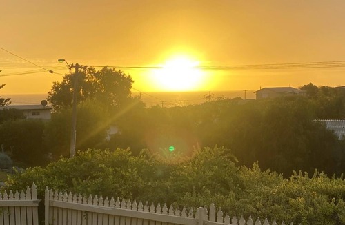 Guilderton House | Beautiful Ocean Views , Internet & Smart TV