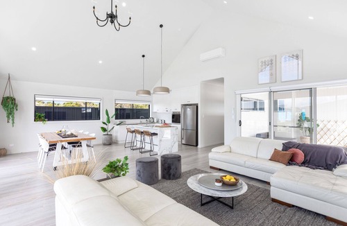 Waterhouse House | Beautiful Robe accommodation, walk to the Main Street or beach, family friendly