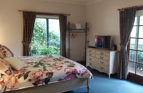 Balingup Bed & Breakfast | Beautiful room, a comfy king bed, includes a delicious continental breakfast.