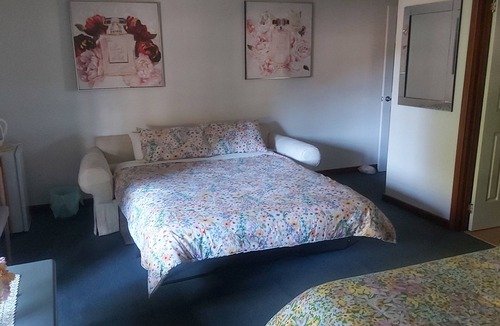 Balingup Bed & Breakfast | Beautiful room, a comfy king bed, includes a delicious continental breakfast.