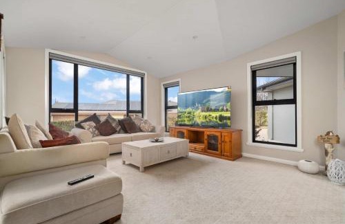 Llanarth House | Beautiful Spacious Home in a Serene Setting