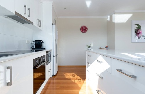 West Launceston Apartment | Beautiful & Sunny Home: Close to the CBD & Gorge