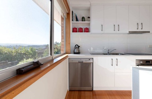 West Launceston Apartment | Beautiful & Sunny Home: Close to the CBD & Gorge