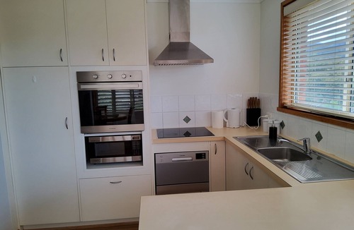 Lenah Valley House | Beautiful Sunny house, 4 Km to Hobart CBD