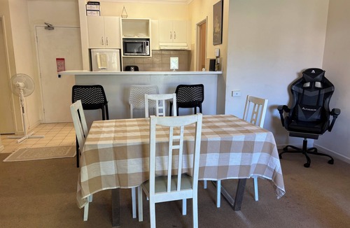 East Perth Apartment | Beautiful two bedrooms apartment with free parking