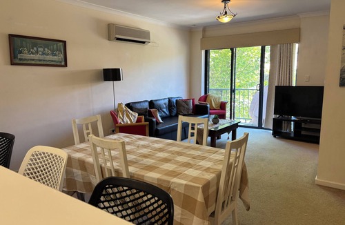 East Perth Apartment | Beautiful two bedrooms apartment with free parking