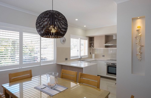 Wynnum House | Beautifully Appointed Two Bedroom Townhouse - Fully Self Contained