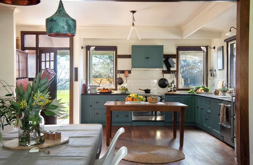 Rosa Brook House | Beautifully decorated farmhouse with gardens