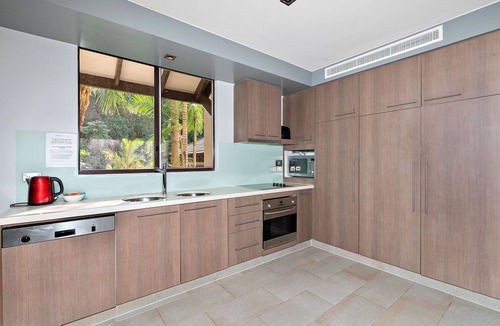 Palm Cove Apartment | Beautifully presented 2 Bedroom 1 Bathroom Temple Apartment, Palm Cove