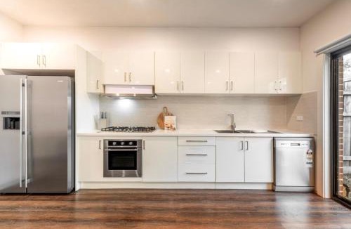 Clayton House | Beddoe Residence Stay Near Monash Uni