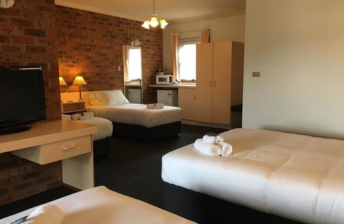 Bega Hotel | Bega Downs Motor Inn