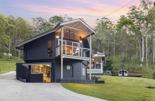 Conondale House | Belgowlah : Off Grid Peaceful Rural Escape for 6
