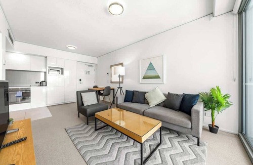 Bowen Hills Apartment | Belise - Executive 11th Floor Apt for 2!