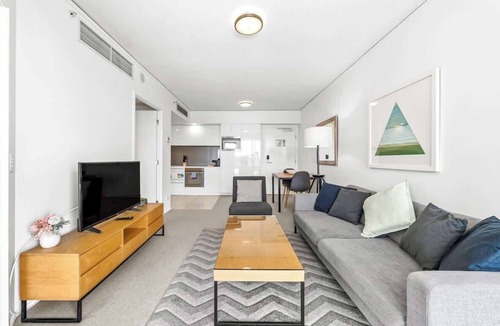 Bowen Hills Apartment | Belise - Executive 11th Floor Apt for 2!