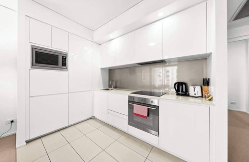 Bowen Hills Apartment | Belise - Executive 18th Floor Apt in Bowen Hills