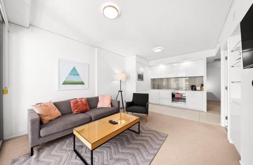 Bowen Hills Apartment | Belise - Executive 18th Floor Apt in Bowen Hills