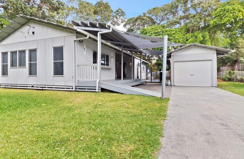 Point Lookout House | Bella on Boreen by Discover Stradbroke, 4 bed, 2 bath, contemporary beach house