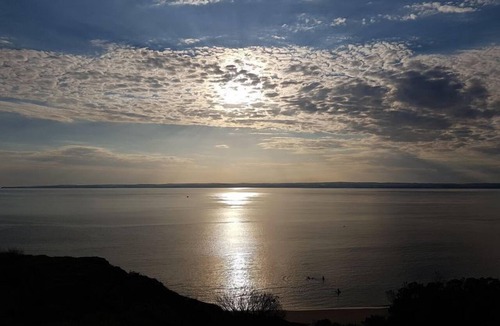 Ventnor House | Bella Views - Beach front, WiFi and Foxtel! Availability School Holidays