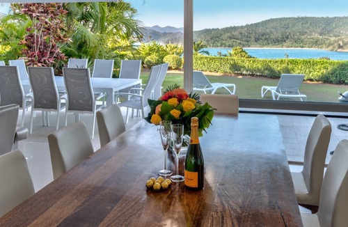 Hamilton Island Apartment | Bella Vista East 3 - 2 bedroom oceanview apartment with golf buggy