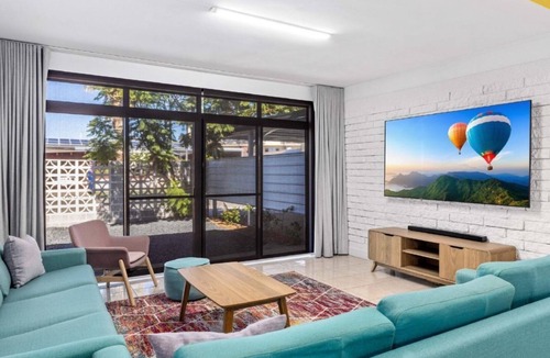 Bellara House | Bellara Springs - walk to the water