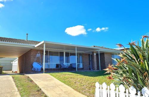 Tiddy Widdy Beach House | Bellavista