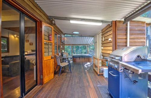 Kenilworth Cabin | Bellbird Studio, pet friendly, glamping getaway