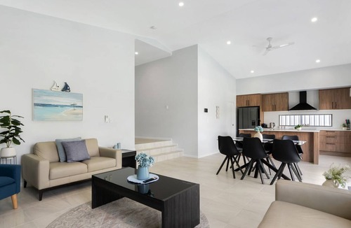 Trinity Beach House | Belle Escapes Sea Bon