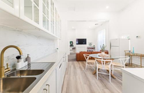 Glenelg House | Belle Escapes - The Light House